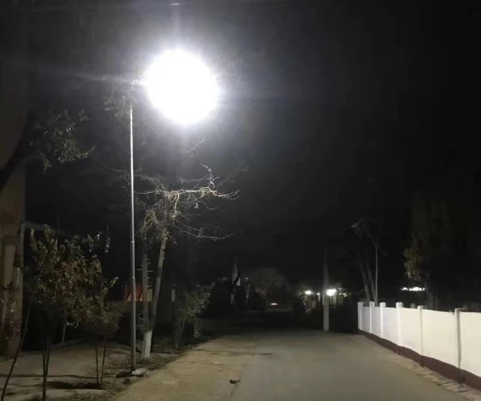 Uzbekistán 300 Establece luces solares de la calle